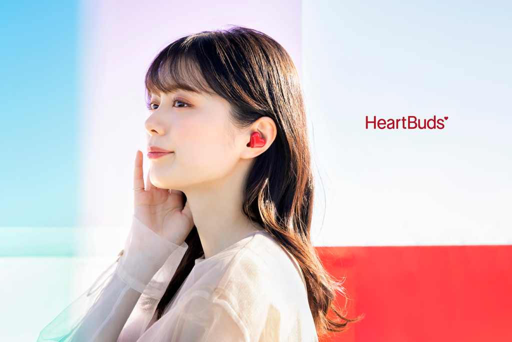 ハート型ワイヤレスイヤホン「HeartBuds」の新色、BlueとPurpleを12月16日に発売